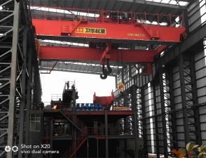 橋式起重機(jī)與門(mén)式起重機(jī) 結(jié)構(gòu)與應(yīng)用的比較